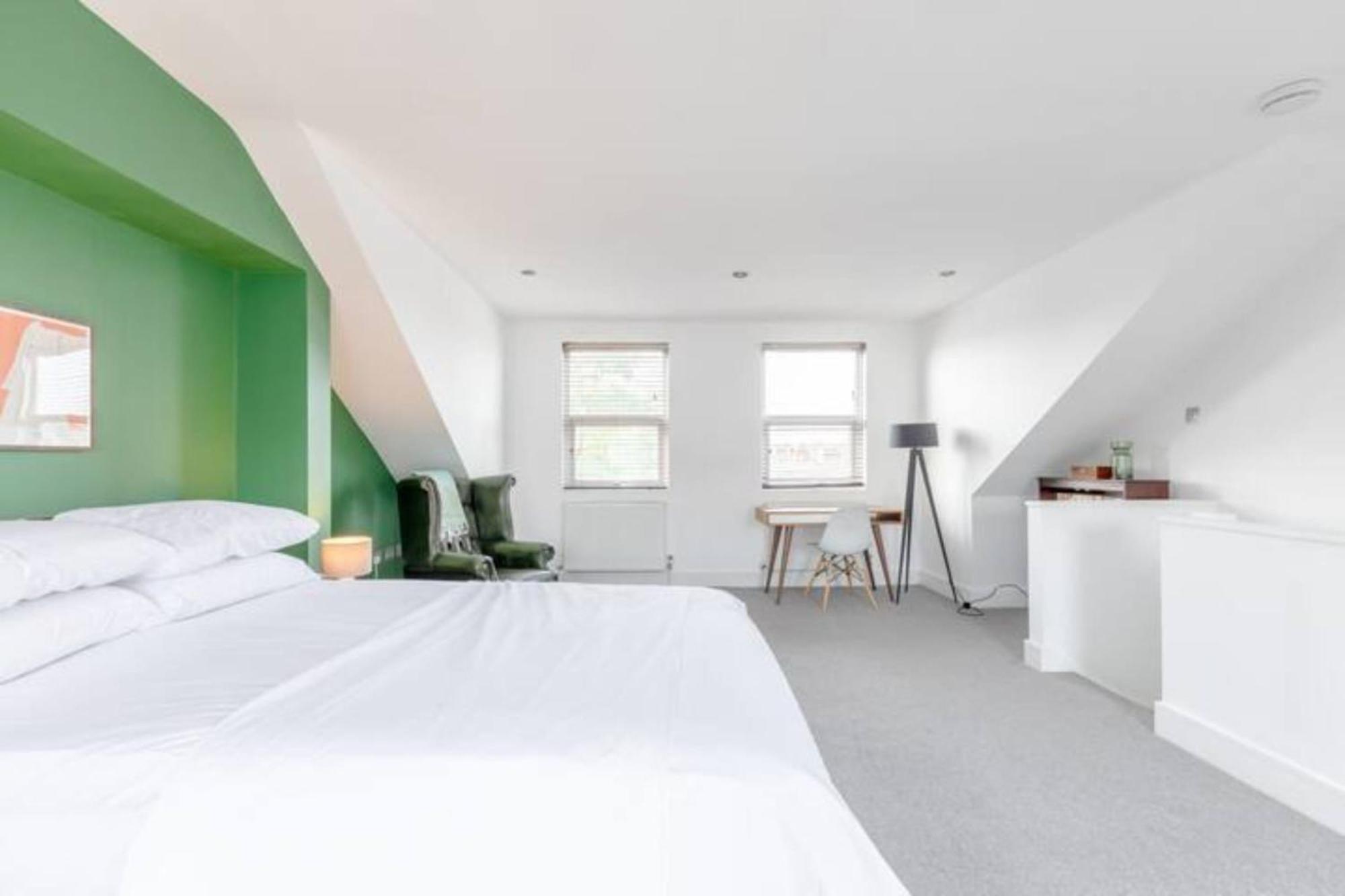 Spacious 2 Bedroom Retreat In East Dulwich